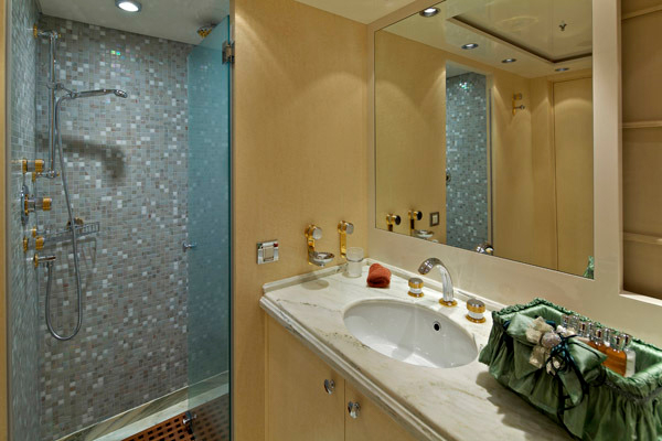 Mia Rama Twin Bathroom