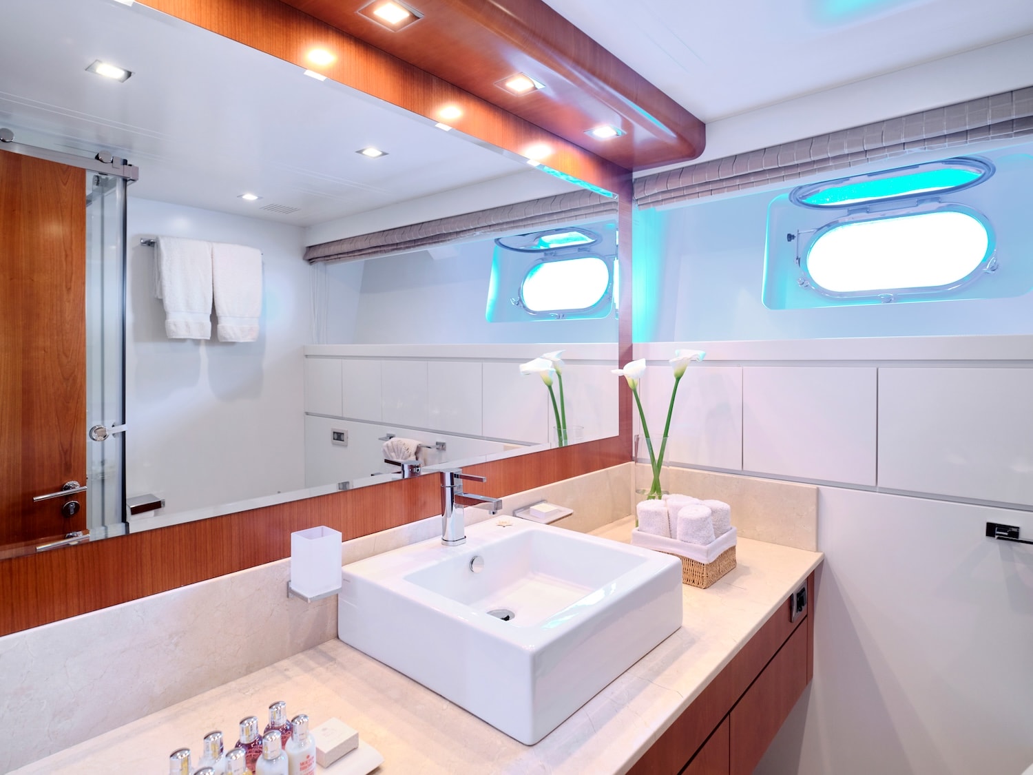 helios - vip en suite